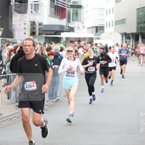12.06.2026 - Holstenköstenlauf Andreas Tolksdorf http://msf.ph/oto/9747377 12.06.2026 19:56:22 Laufen 11, 3364, 3779, 4241, 3684 meine-sportfotos.de