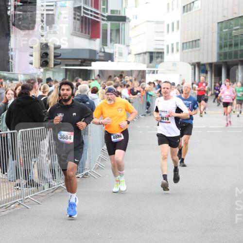 12.06.2026 - Holstenköstenlauf Andreas Tolksdorf http://msf.ph/oto/9747383 12.06.2026 19:56:25 Laufen 3684, 4888, 4876 meine-sportfotos.de