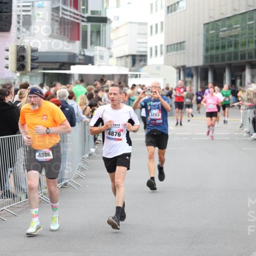 12.06.2026 - Holstenköstenlauf Andreas Tolksdorf http://msf.ph/oto/9747385 12.06.2026 19:56:26 Laufen 584, 4888, 4876, 3283 meine-sportfotos.de