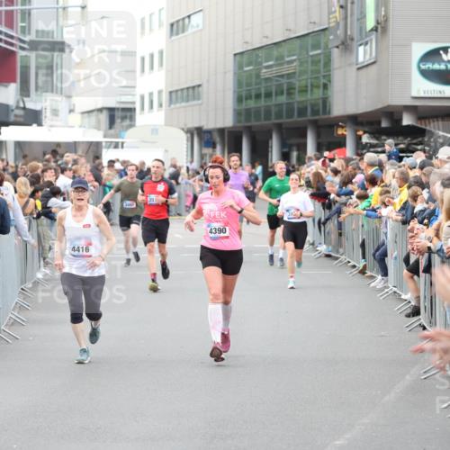 12.06.2026 - Holstenköstenlauf Andreas Tolksdorf http://msf.ph/oto/9747390 12.06.2026 19:56:31 Laufen 4416, 3460, 35, 4390 meine-sportfotos.de
