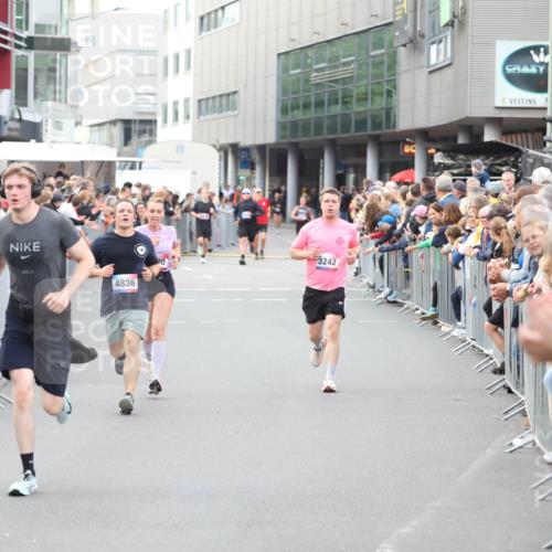 12.06.2026 - Holstenköstenlauf Andreas Tolksdorf http://msf.ph/oto/9747432 12.06.2026 19:57:16 Laufen 4836, 3242 meine-sportfotos.de
