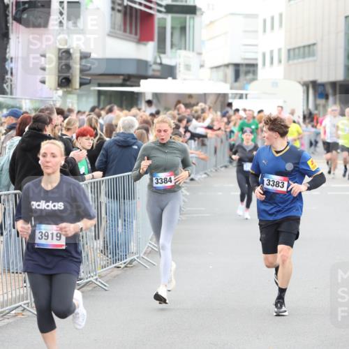 12.06.2026 - Holstenköstenlauf Andreas Tolksdorf http://msf.ph/oto/9747472 12.06.2026 19:57:52 Laufen 3919, 3384, 3383 meine-sportfotos.de