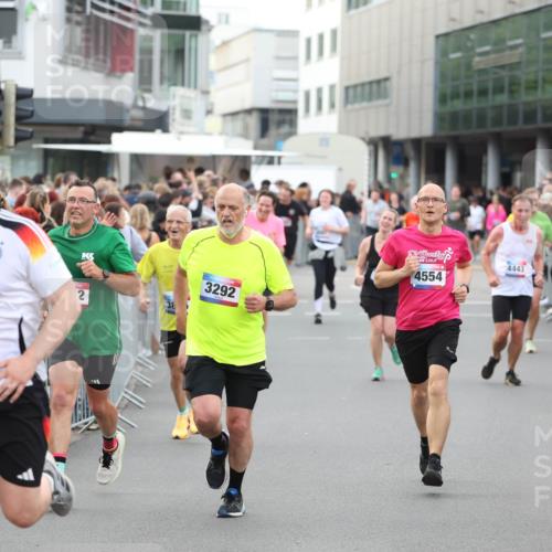 12.06.2026 - Holstenköstenlauf Andreas Tolksdorf http://msf.ph/oto/9747481 12.06.2026 19:58:00 Laufen 10, 4771, 2, 38, 3292, 4554, 4443 meine-sportfotos.de