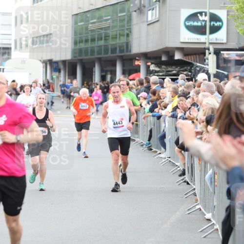 12.06.2026 - Holstenköstenlauf Andreas Tolksdorf http://msf.ph/oto/9747484 12.06.2026 19:58:02 Laufen 4554, 256, 3862, 4443 meine-sportfotos.de