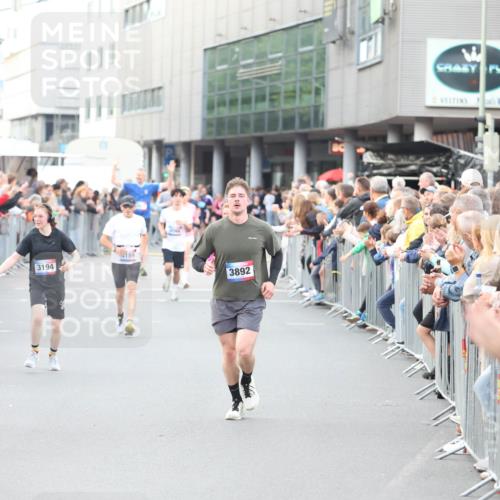 12.06.2026 - Holstenköstenlauf Andreas Tolksdorf http://msf.ph/oto/9747489 12.06.2026 19:58:12 Laufen 3194, 189, 3190, 3892 meine-sportfotos.de