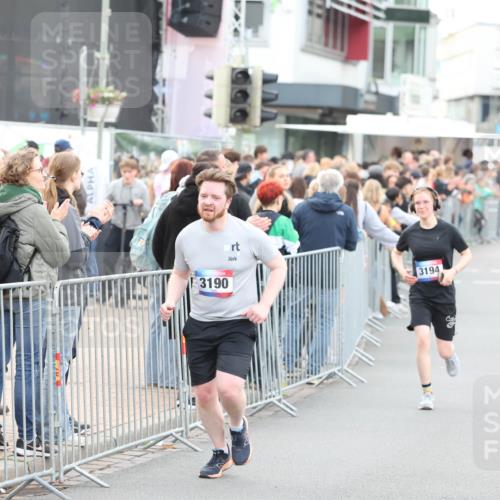 12.06.2026 - Holstenköstenlauf Andreas Tolksdorf http://msf.ph/oto/9747491 12.06.2026 19:58:14 Laufen 3190, 3194, 3892 meine-sportfotos.de