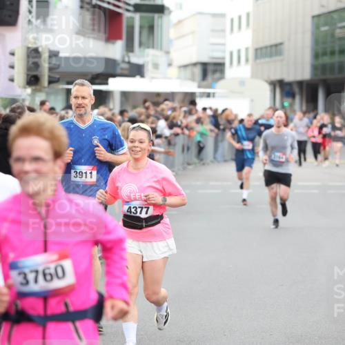 12.06.2026 - Holstenköstenlauf Andreas Tolksdorf http://msf.ph/oto/9747500 12.06.2026 19:58:21 Laufen 3911, 456, 3760, 4377 meine-sportfotos.de