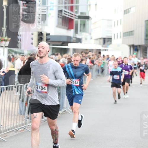 12.06.2026 - Holstenköstenlauf Andreas Tolksdorf http://msf.ph/oto/9747503 12.06.2026 19:58:26 Laufen 3784, 592 meine-sportfotos.de