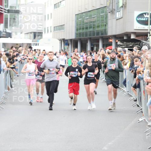 12.06.2026 - Holstenköstenlauf Andreas Tolksdorf http://msf.ph/oto/9747512 12.06.2026 19:58:32 Laufen 3423, 3424, 977, 626, 4562, 35, 1 meine-sportfotos.de