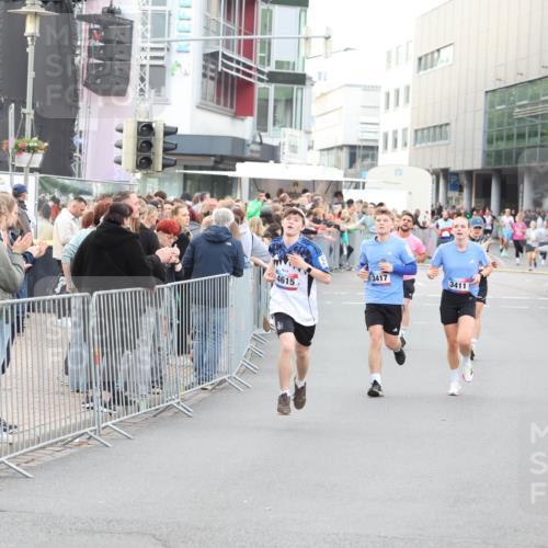 12.06.2026 - Holstenköstenlauf Andreas Tolksdorf http://msf.ph/oto/9747528 12.06.2026 19:58:46 Laufen 4615, 3417, 3411 meine-sportfotos.de