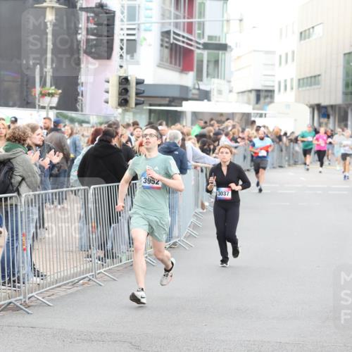 12.06.2026 - Holstenköstenlauf Andreas Tolksdorf http://msf.ph/oto/9747540 12.06.2026 19:58:53 Laufen 3952, 3037 meine-sportfotos.de