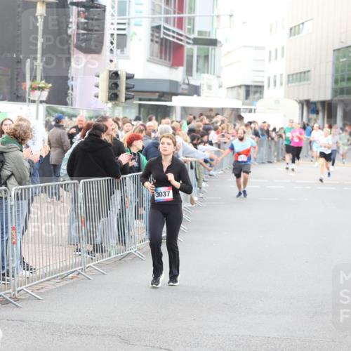 12.06.2026 - Holstenköstenlauf Andreas Tolksdorf http://msf.ph/oto/9747542 12.06.2026 19:58:54 Laufen 3952, 3037 meine-sportfotos.de