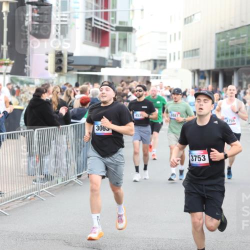 12.06.2026 - Holstenköstenlauf Andreas Tolksdorf http://msf.ph/oto/9747560 12.06.2026 19:59:09 Laufen 3065, 457, 3887, 4755, 3753 meine-sportfotos.de