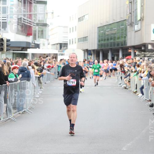 12.06.2026 - Holstenköstenlauf Andreas Tolksdorf http://msf.ph/oto/9747568 12.06.2026 19:59:22 Laufen 3791 meine-sportfotos.de
