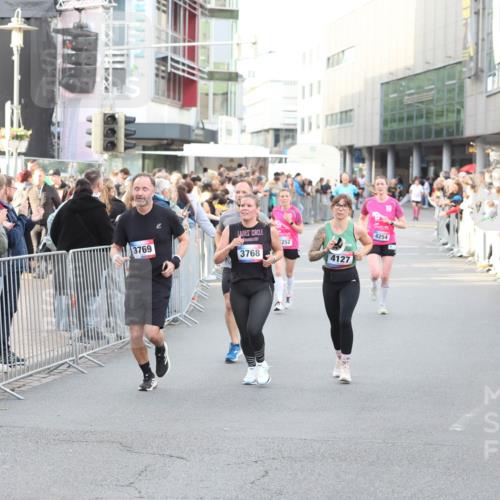 12.06.2026 - Holstenköstenlauf Andreas Tolksdorf http://msf.ph/oto/9747588 12.06.2026 19:59:42 Laufen 3769, 3768, 252, 4127, 4254 meine-sportfotos.de