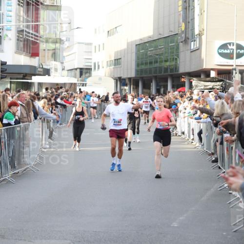 12.06.2026 - Holstenköstenlauf Andreas Tolksdorf http://msf.ph/oto/9747611 12.06.2026 20:00:10 Laufen 4180 meine-sportfotos.de