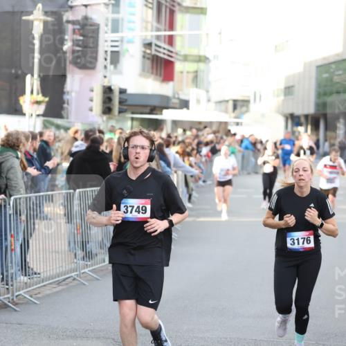 12.06.2026 - Holstenköstenlauf Andreas Tolksdorf http://msf.ph/oto/9747620 12.06.2026 20:00:16 Laufen 3749, 3176 meine-sportfotos.de