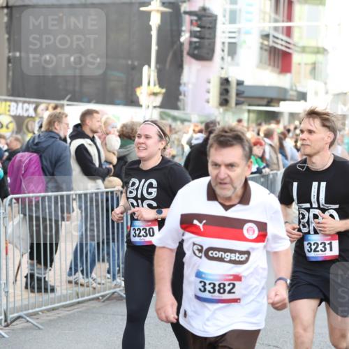 12.06.2026 - Holstenköstenlauf Andreas Tolksdorf http://msf.ph/oto/9747630 12.06.2026 20:00:25 Laufen 3230, 3382, 3231 meine-sportfotos.de