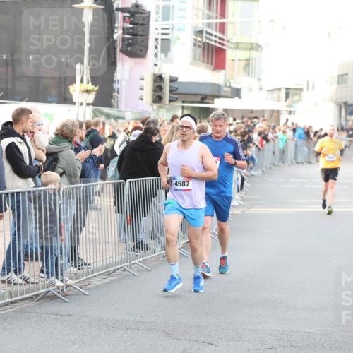 12.06.2026 - Holstenköstenlauf Andreas Tolksdorf http://msf.ph/oto/9747631 12.06.2026 20:00:26 Laufen 4587 meine-sportfotos.de