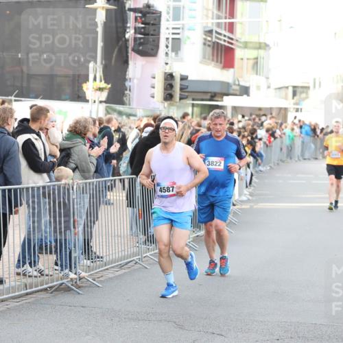 12.06.2026 - Holstenköstenlauf Andreas Tolksdorf http://msf.ph/oto/9747632 12.06.2026 20:00:26 Laufen 4587, 3822 meine-sportfotos.de