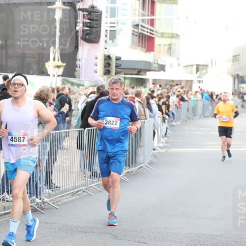 12.06.2026 - Holstenköstenlauf Andreas Tolksdorf http://msf.ph/oto/9747633 12.06.2026 20:00:27 Laufen 4587, 3822, 3065 meine-sportfotos.de
