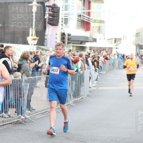 12.06.2026 - Holstenköstenlauf Andreas Tolksdorf http://msf.ph/oto/9747634 12.06.2026 20:00:27 Laufen 4587, 3822, 3065 meine-sportfotos.de