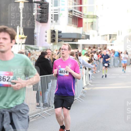 12.06.2026 - Holstenköstenlauf Andreas Tolksdorf http://msf.ph/oto/9747641 12.06.2026 20:00:48 Laufen 3362, 4824 meine-sportfotos.de