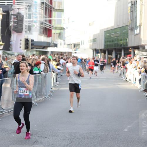 12.06.2026 - Holstenköstenlauf Andreas Tolksdorf http://msf.ph/oto/9747656 12.06.2026 20:01:02 Laufen 4457, 117 meine-sportfotos.de