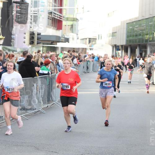 12.06.2026 - Holstenköstenlauf Andreas Tolksdorf http://msf.ph/oto/9747662 12.06.2026 20:01:10 Laufen 3879, 3785, 3835 meine-sportfotos.de