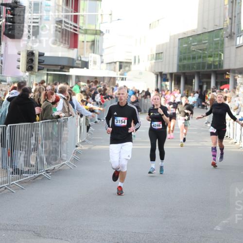 12.06.2026 - Holstenköstenlauf Andreas Tolksdorf http://msf.ph/oto/9747666 12.06.2026 20:01:12 Laufen 8835, 11, 3154, 4246 meine-sportfotos.de