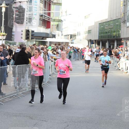 12.06.2026 - Holstenköstenlauf Andreas Tolksdorf http://msf.ph/oto/9747682 12.06.2026 20:01:24 Laufen 4365, 2030, 4366, 3825 meine-sportfotos.de