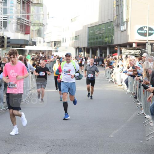 12.06.2026 - Holstenköstenlauf Andreas Tolksdorf http://msf.ph/oto/9747687 12.06.2026 20:01:34 Laufen 20, 4382, 3284, 4890, 3558 meine-sportfotos.de
