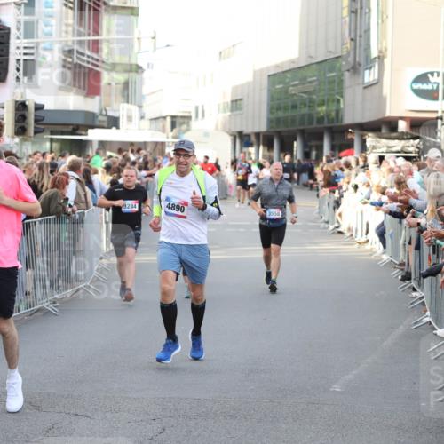 12.06.2026 - Holstenköstenlauf Andreas Tolksdorf http://msf.ph/oto/9747689 12.06.2026 20:01:34 Laufen 2030, 3284, 4382, 3558, 4890 meine-sportfotos.de