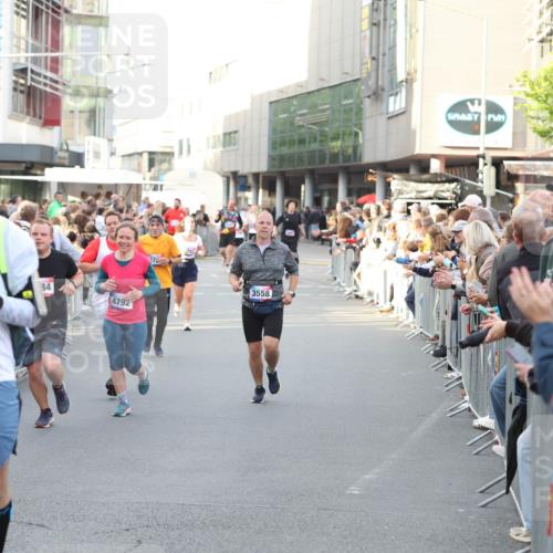 12.06.2026 - Holstenköstenlauf Andreas Tolksdorf http://msf.ph/oto/9747691 12.06.2026 20:01:35 Laufen 4890, 84, 4792, 3558 meine-sportfotos.de