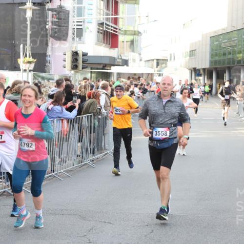 12.06.2026 - Holstenköstenlauf Andreas Tolksdorf http://msf.ph/oto/9747697 12.06.2026 20:01:38 Laufen 84, 4427, 4792, 472, 3558 meine-sportfotos.de