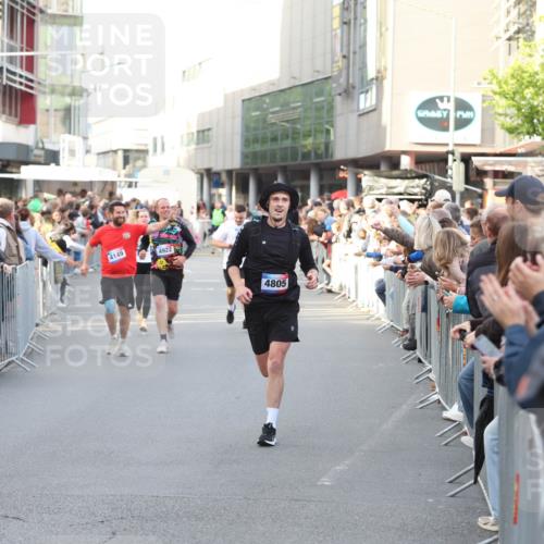12.06.2026 - Holstenköstenlauf Andreas Tolksdorf http://msf.ph/oto/9747702 12.06.2026 20:01:43 Laufen 4149, 4922, 4805 meine-sportfotos.de