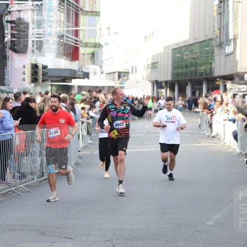 12.06.2026 - Holstenköstenlauf Andreas Tolksdorf http://msf.ph/oto/9747708 12.06.2026 20:01:45 Laufen 4922, 4149, 4931 meine-sportfotos.de
