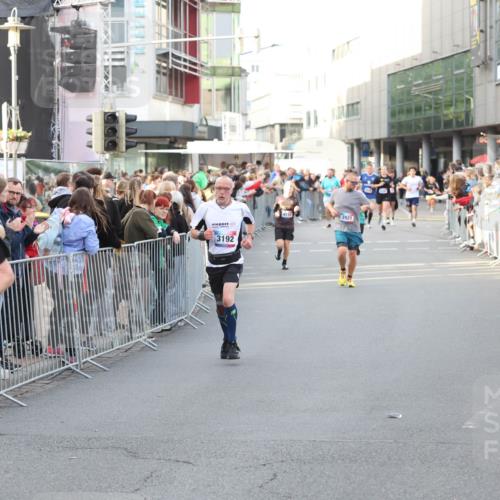 12.06.2026 - Holstenköstenlauf Andreas Tolksdorf http://msf.ph/oto/9747719 12.06.2026 20:02:01 Laufen 4223, 4110, 3192 meine-sportfotos.de