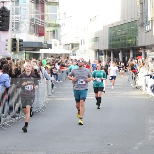 12.06.2026 - Holstenköstenlauf Andreas Tolksdorf http://msf.ph/oto/9747721 12.06.2026 20:02:05 Laufen 3921, 4110, 3122 meine-sportfotos.de