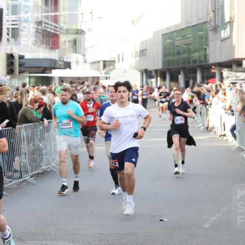 12.06.2026 - Holstenköstenlauf Andreas Tolksdorf http://msf.ph/oto/9747734 12.06.2026 20:02:11 Laufen 4245, 4880, 3771, 79, 3079 meine-sportfotos.de