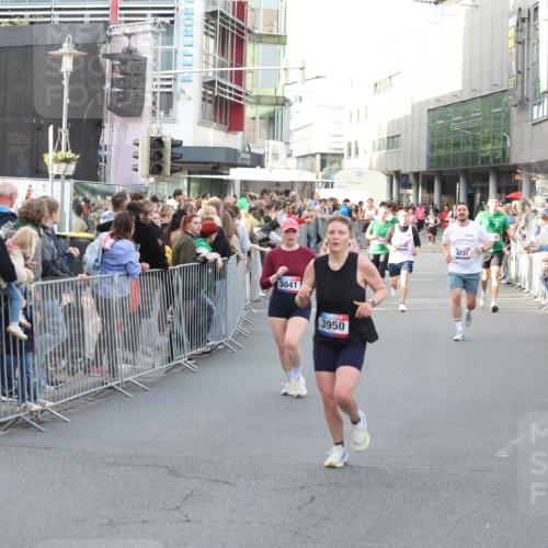 12.06.2026 - Holstenköstenlauf Andreas Tolksdorf http://msf.ph/oto/9747771 12.06.2026 20:03:03 Laufen 3041, 3950, 4446, 4731 meine-sportfotos.de
