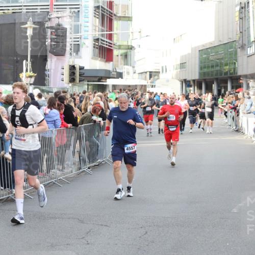 12.06.2026 - Holstenköstenlauf Andreas Tolksdorf http://msf.ph/oto/9747790 12.06.2026 20:03:25 Laufen 3578, 4557 meine-sportfotos.de