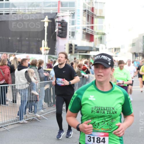 12.06.2026 - Holstenköstenlauf Andreas Tolksdorf http://msf.ph/oto/9747810 12.06.2026 20:03:42 Laufen 3162, 3184 meine-sportfotos.de