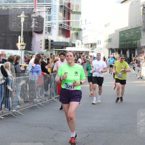 12.06.2026 - Holstenköstenlauf Andreas Tolksdorf http://msf.ph/oto/9747812 12.06.2026 20:03:43 Laufen 3162, 4182, 41, 3809, 3257 meine-sportfotos.de