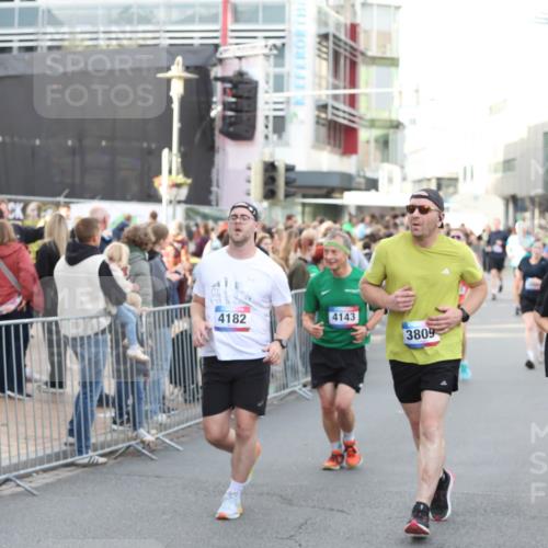 12.06.2026 - Holstenköstenlauf Andreas Tolksdorf http://msf.ph/oto/9747817 12.06.2026 20:03:46 Laufen 4182, 4143, 3809, 3125 meine-sportfotos.de