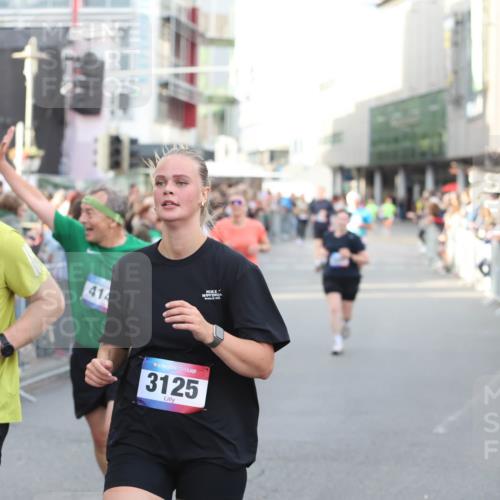 12.06.2026 - Holstenköstenlauf Andreas Tolksdorf http://msf.ph/oto/9747820 12.06.2026 20:03:47 Laufen 3809, 414, 36, 3125 meine-sportfotos.de
