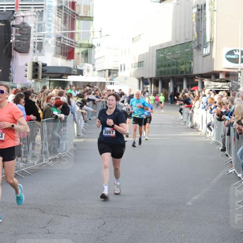 12.06.2026 - Holstenköstenlauf Andreas Tolksdorf http://msf.ph/oto/9747822 12.06.2026 20:03:49 Laufen 3803, 3897 meine-sportfotos.de