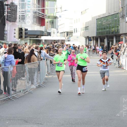 12.06.2026 - Holstenköstenlauf Andreas Tolksdorf http://msf.ph/oto/9747836 12.06.2026 20:04:06 Laufen 4194, 091, 4196, 3268 meine-sportfotos.de