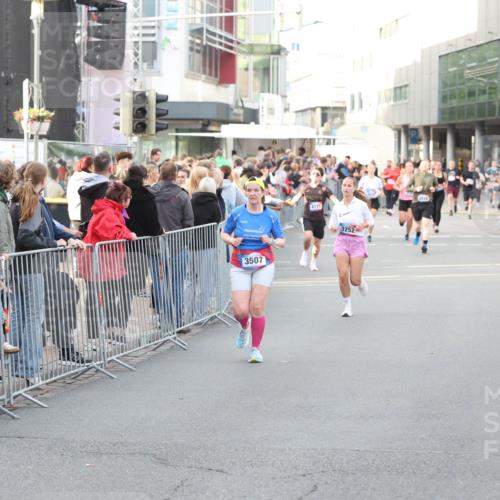 12.06.2026 - Holstenköstenlauf Andreas Tolksdorf http://msf.ph/oto/9747847 12.06.2026 20:04:24 Laufen 3507, 4111, 3252 meine-sportfotos.de