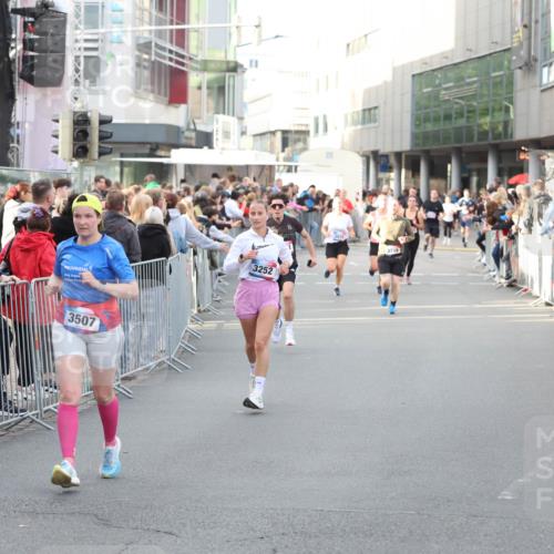 12.06.2026 - Holstenköstenlauf Andreas Tolksdorf http://msf.ph/oto/9747850 12.06.2026 20:04:26 Laufen 3252, 3507, 3319 meine-sportfotos.de